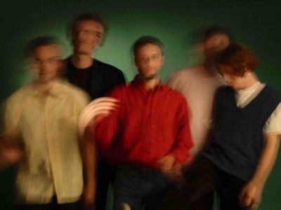 blurry bandphoto of VAGUE